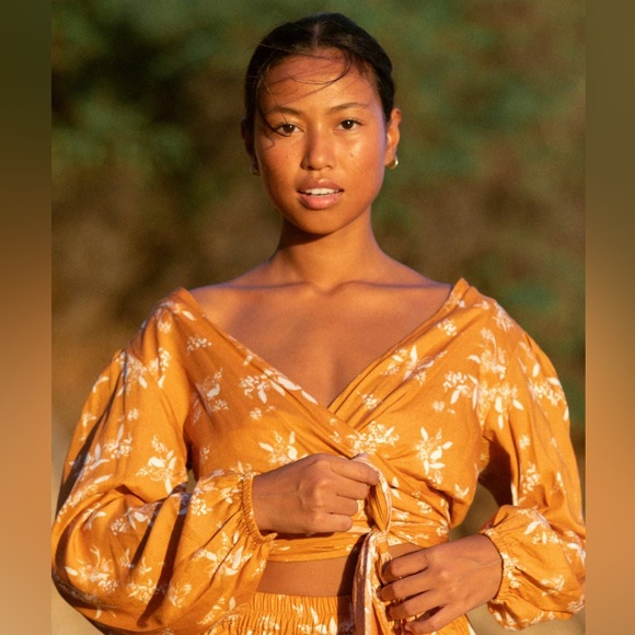 Yireh Zoe Wrap Top - Picture 2 of 4